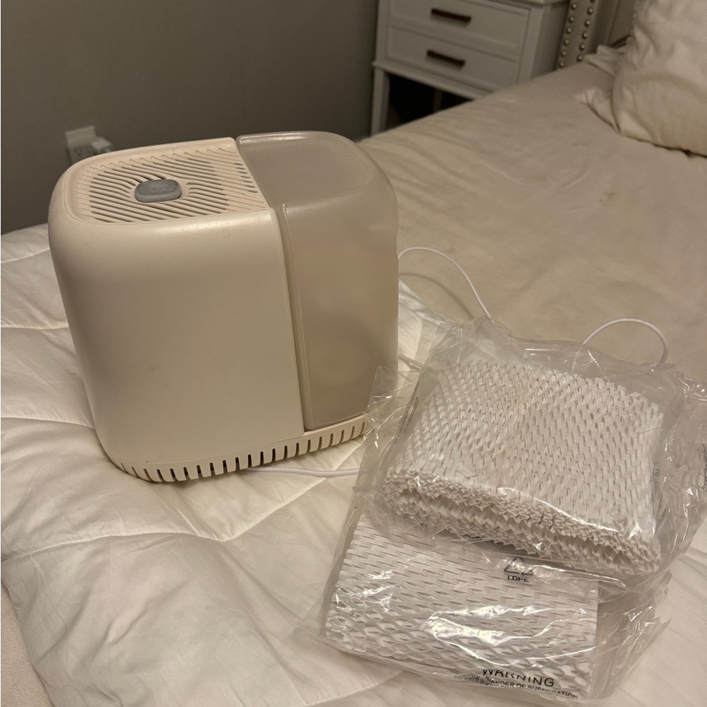 Canopy humidifier and filters